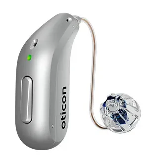 Aparelho auditivo Oticon Intent, na cor prata, com o fio fino e a ponta de silicone transparente